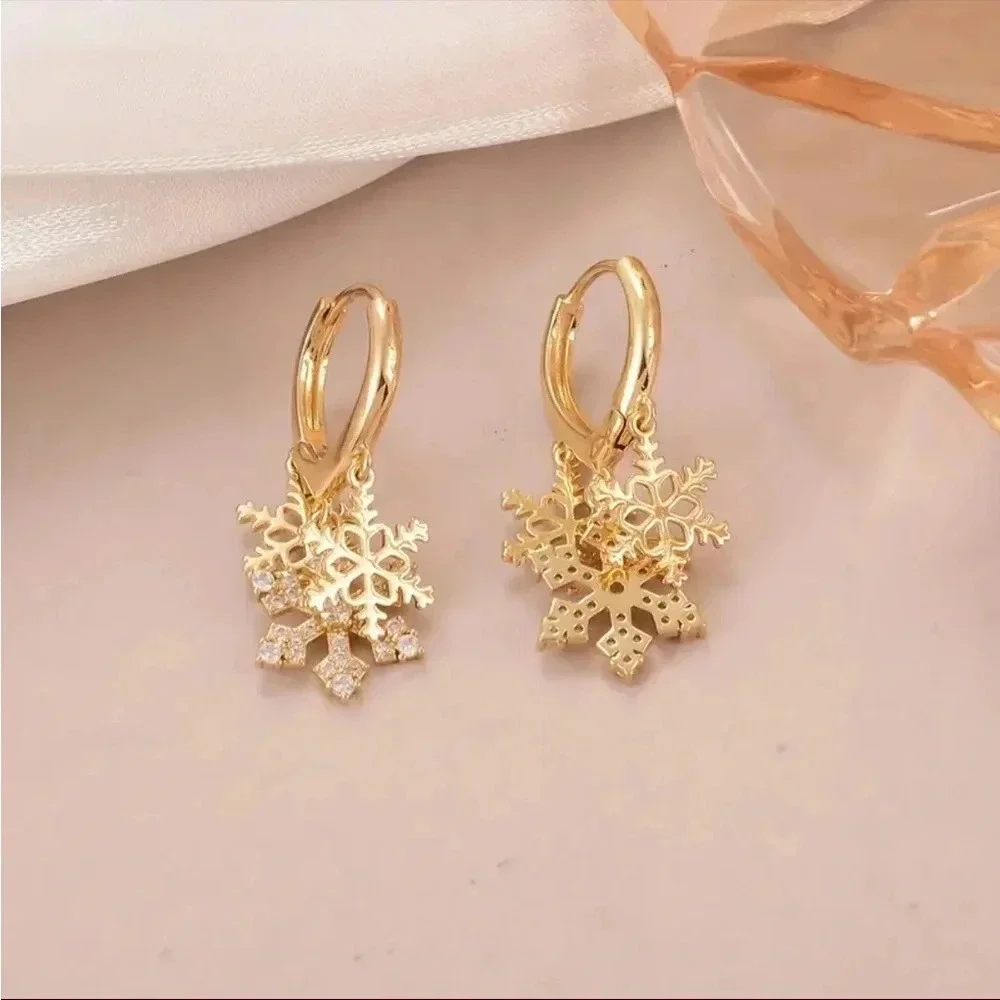 Snowflake Dangle Drop Earrings Gold Tone CZ Crystal Holiday Earrings NWT